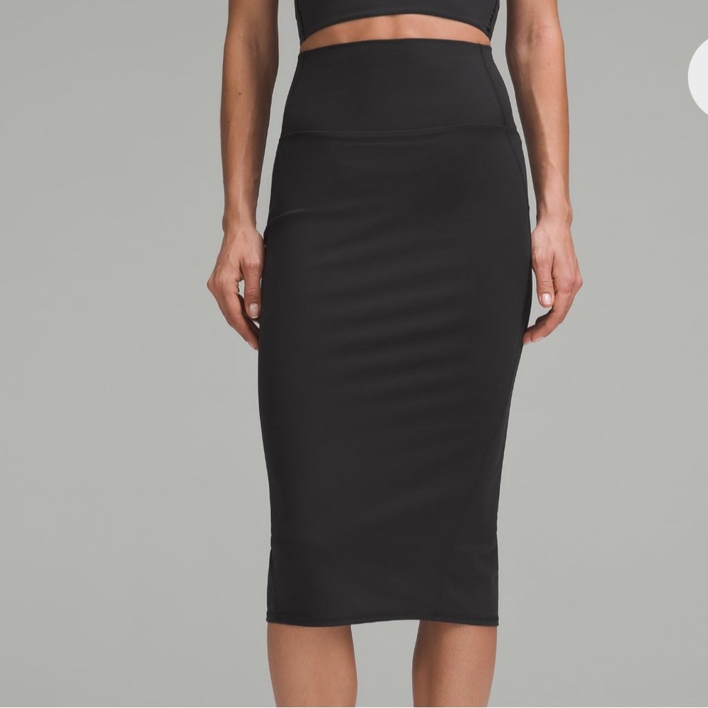 Lululemon Nulu Slim-Fit black High-Rise Skirt Size 8 NWT